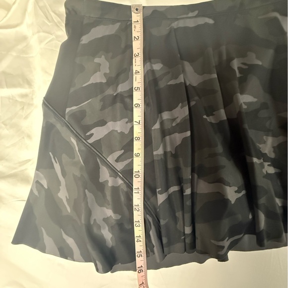 EUC Athleta Match Point Athletic Skort Gray Camouflage Medium - Picture 9 of 9